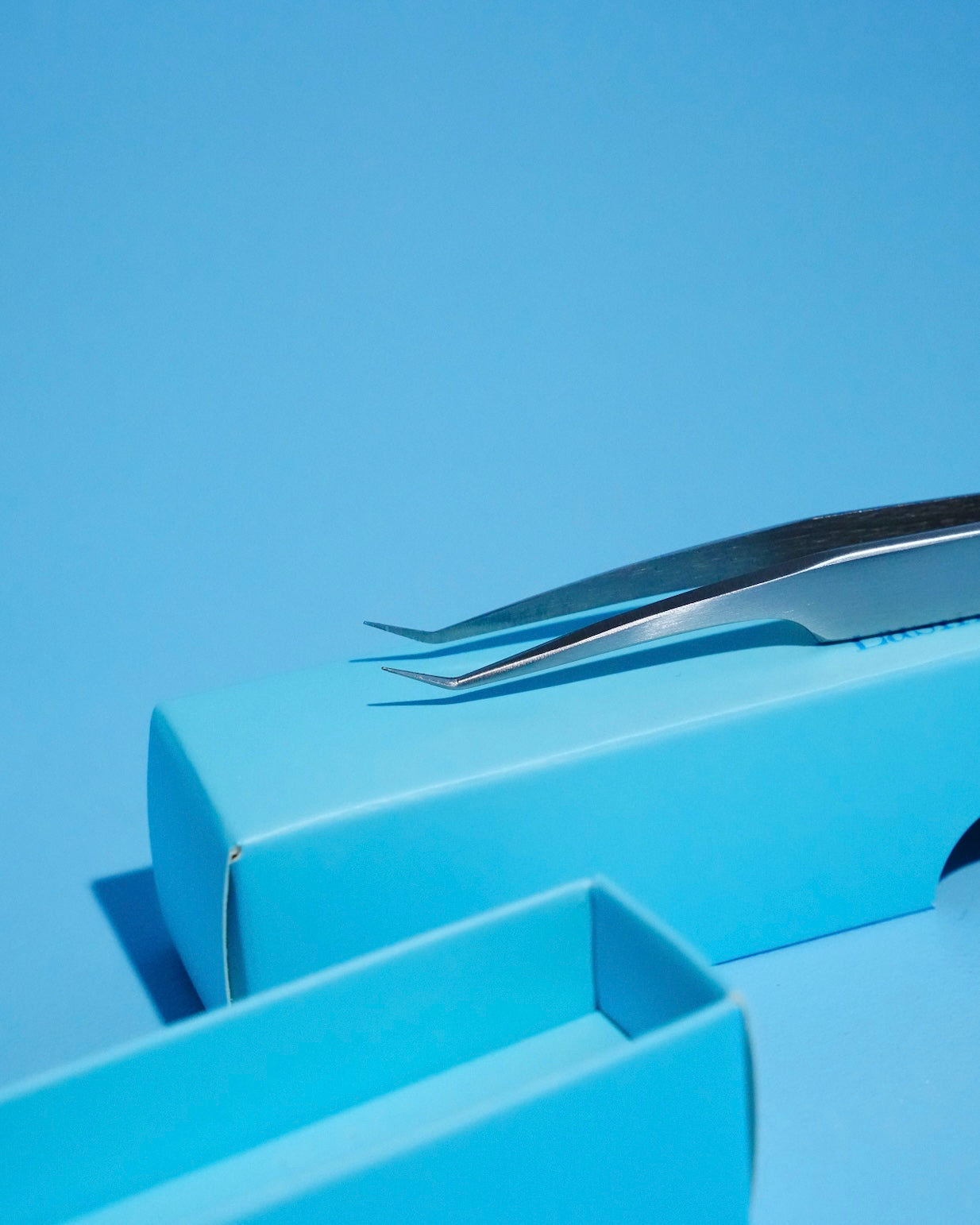 Small Angled Isolation Tweezer – Model #118