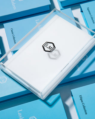 Matte oversized lash tile with case